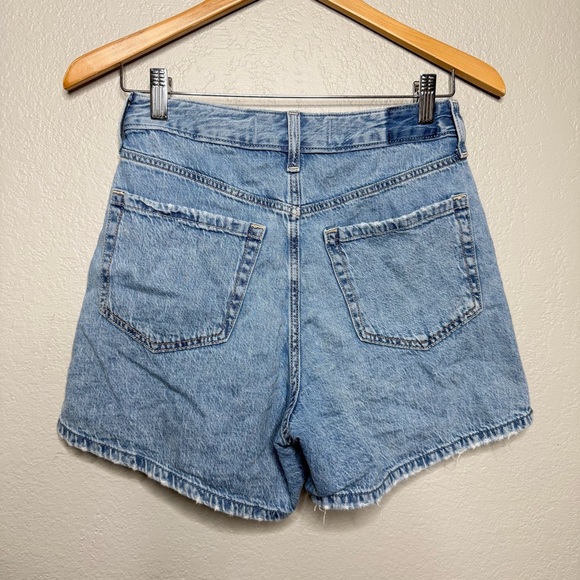 Hollister Ultra High-Rise Lightweight 90s Shorts. - Picture 4 of 5